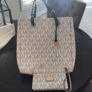 MK Tote w/matching wristlet
